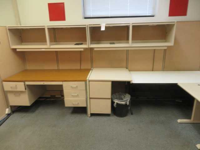 Office Furniture and Panels, Lot - MISCELLANEOUS