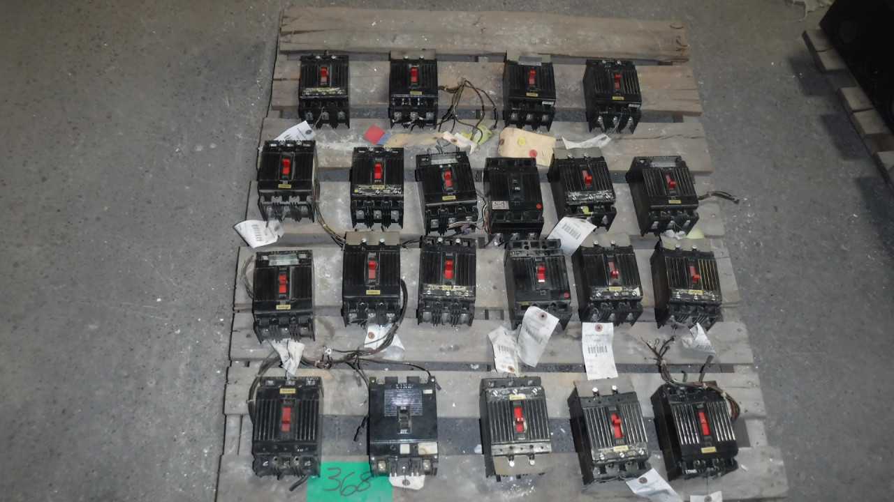 Lot of Circuit Breakers - CIRCUIT BREAKERS
