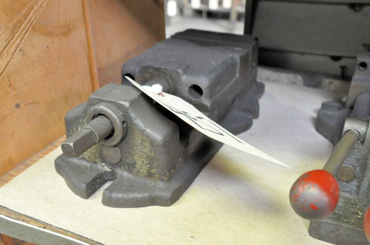 Machine Vise - HAND TOOLS