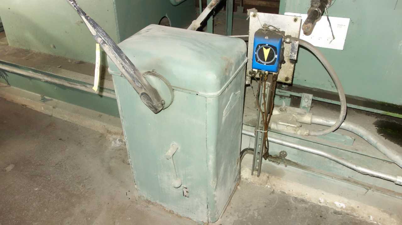 LOT OF 2 BAILEY METER CONTROL SYSTEM ACTUATOR - CONTROL VALVE