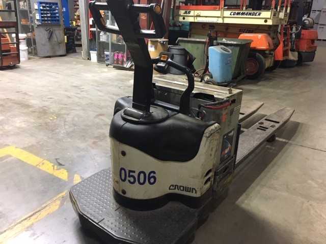 2005 Crown PE4000-80 double rider pallet jack, Lemoyne, PA - MANUAL PALLET JACKS