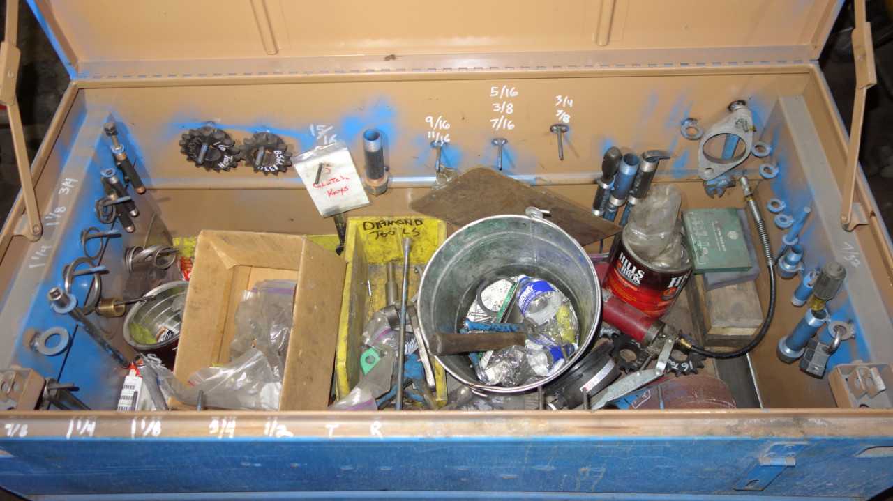 KNACK ROLLING TOOL BOX WITH TOOLS - MISCELLANEOUS