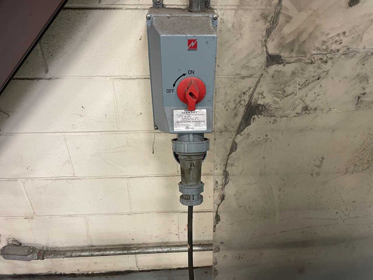 Hydraulic Lift - REACH TRUCKS