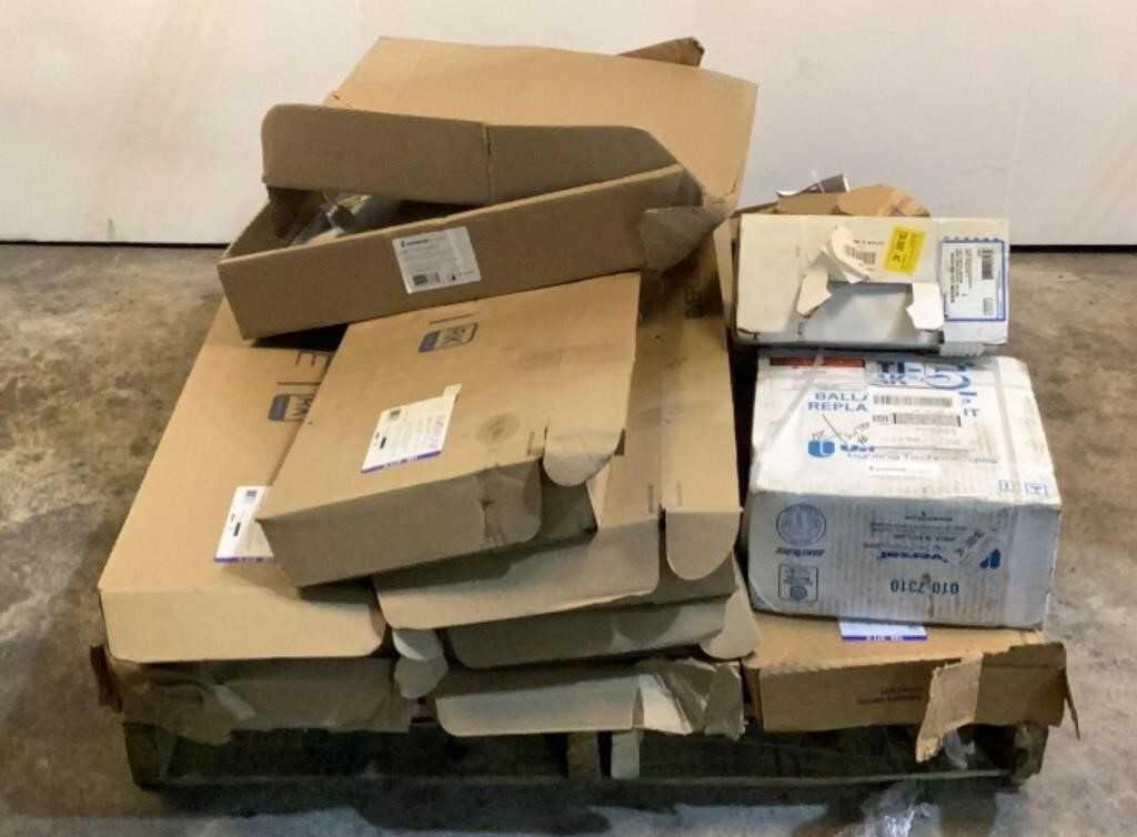 Lot of Assorted Light Fixtures and Ballasts - LIGHTING Lot of Assorted Light Fixtures and Ballasts - LIGHTING
