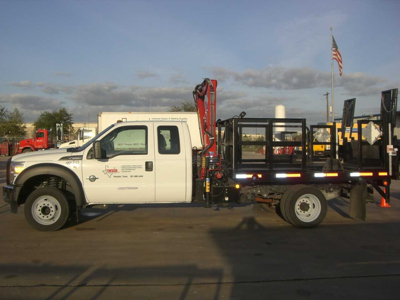 2010 Ford F550 Flat Deck with Boom - BUSES