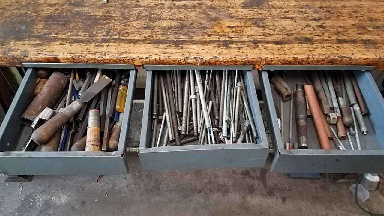 PROFESSIONAL TOOL WORKTABLE - TOOL STORAGE