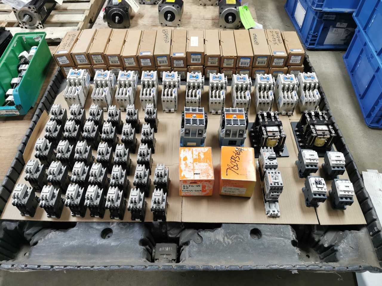 Lot of Fuses, Relays & Contactors - ELECTRICAL COMPONENTS