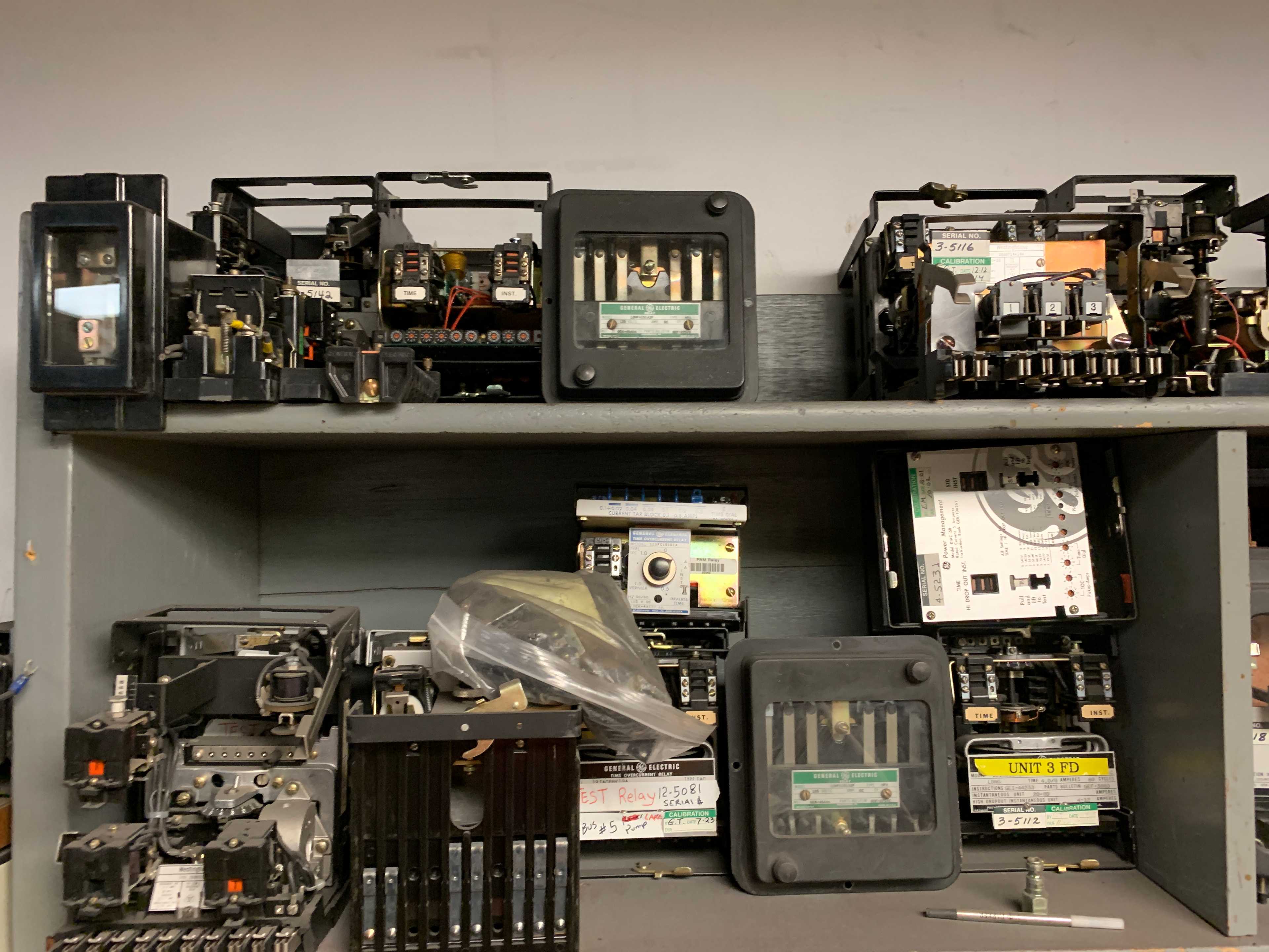 LOT OF RELAYS - ELECTRICAL COMPONENTS