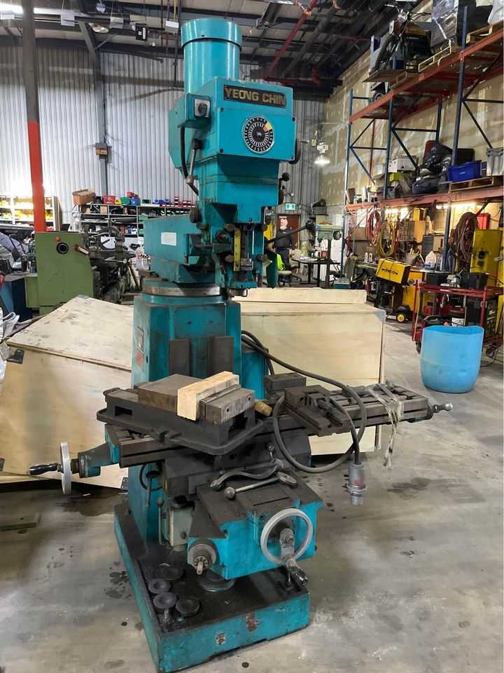YEONG CHIN YCM-16VS SUPERMAX KNEE-TYPE MILLING MACHINE - MILLING MACHINES