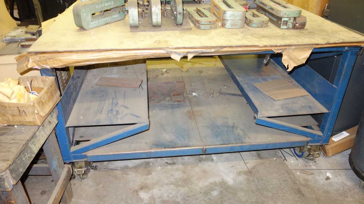 ROLLING MOBILE STEEL WORK TABLE (CONTENTS NOT INCLUDED) - PLANT & FACILITY
