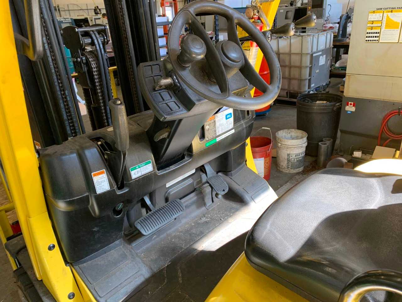 Hyster 60 Propane 6,000lb Fork Lift Low hours - FORKLIFTS