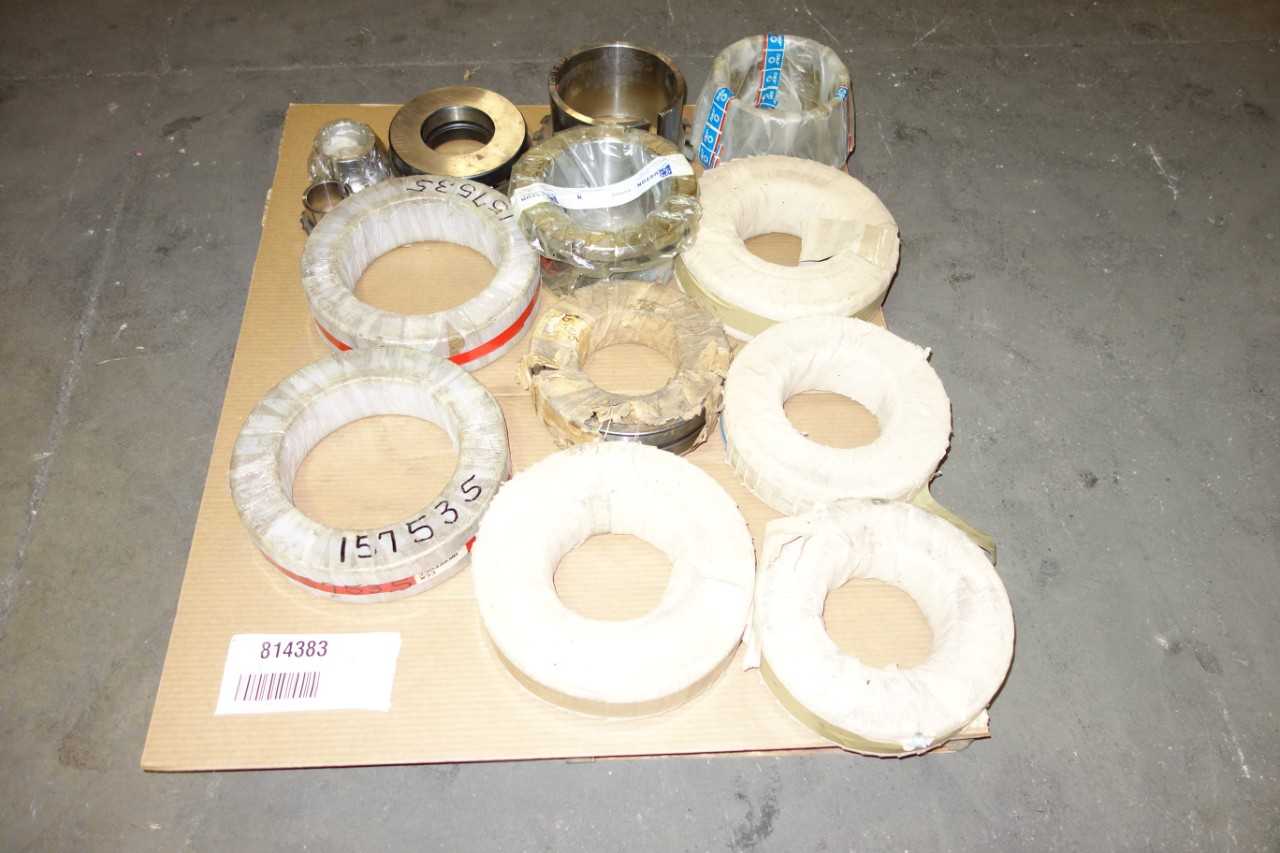 LOT OF ASSORTED BEARINGS AND ACCESSORIES - BEARINGS