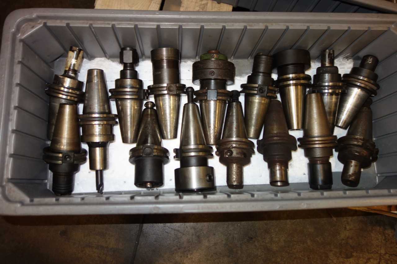 LOT OF ASSORTED CAT 40 TOOL HOLDERS - ELECTRIC POWER TOOLS