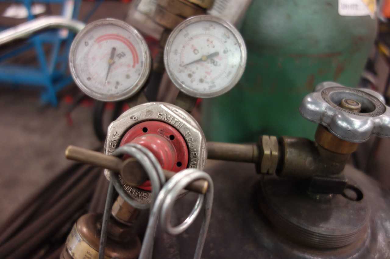 AIRGAS WELDING CART (TANKS NOT INCLUDED) - PROCESS EQUIPMENT