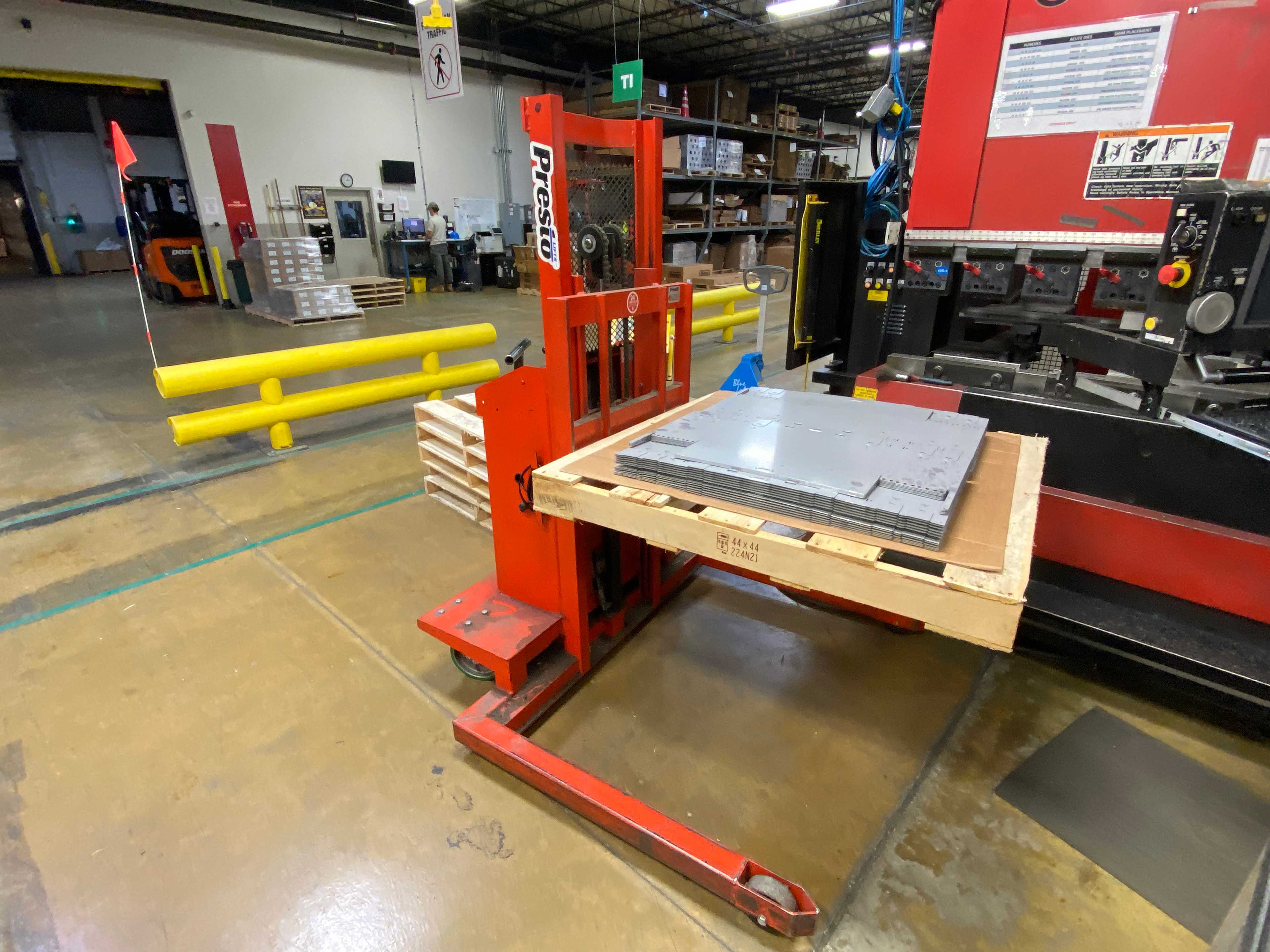 2011 PRESTO LIFTS WPS5048-20 2000 LB LIFT - FORKLIFTS