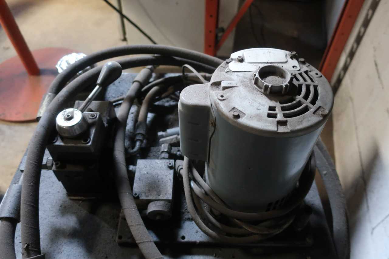 HYDRAULIC DUAL OUTLET PRESSURE PUMP - PUMPS