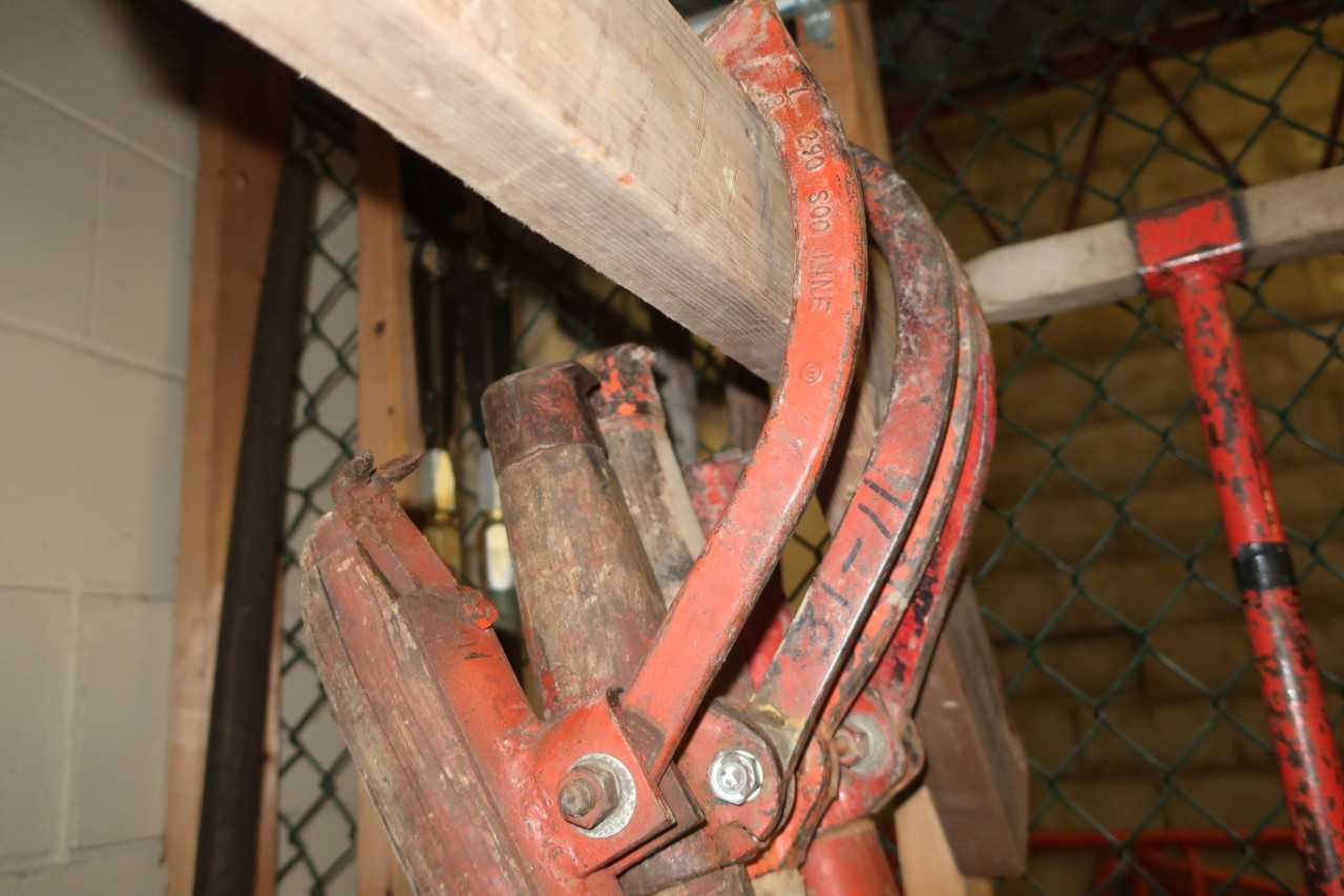 LOT OF 5 ASSORTED CANT HOOK LOG ROLLER - ELECTRIC POWER TOOLS