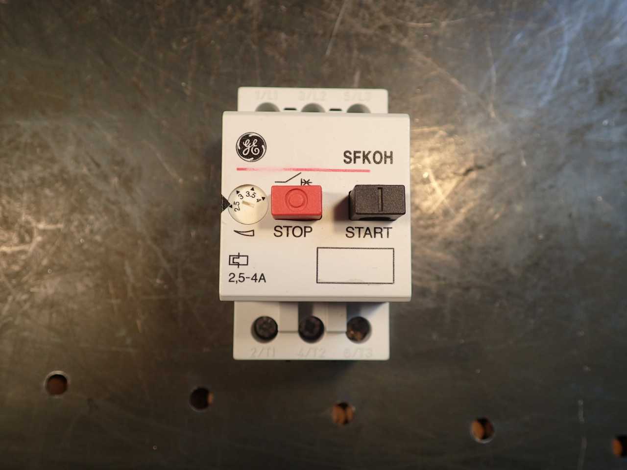 General Electric GE SKF0H Manual Motor Controller: 600 VAC, 2.5-4A, 3-Pole - ELECTRIC MOTORS