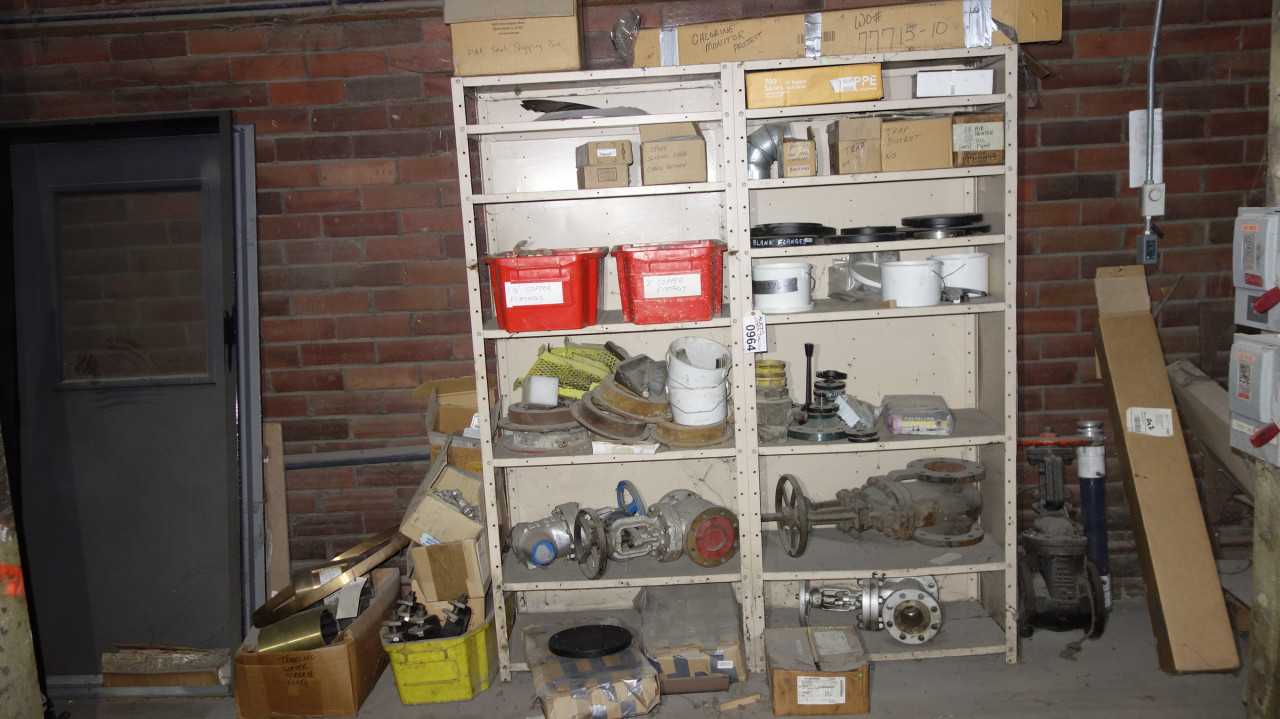 CONTENTS OF SHELF, ASSORTED STEEL VALVES, STEEL FLANGES - TOOL STORAGE