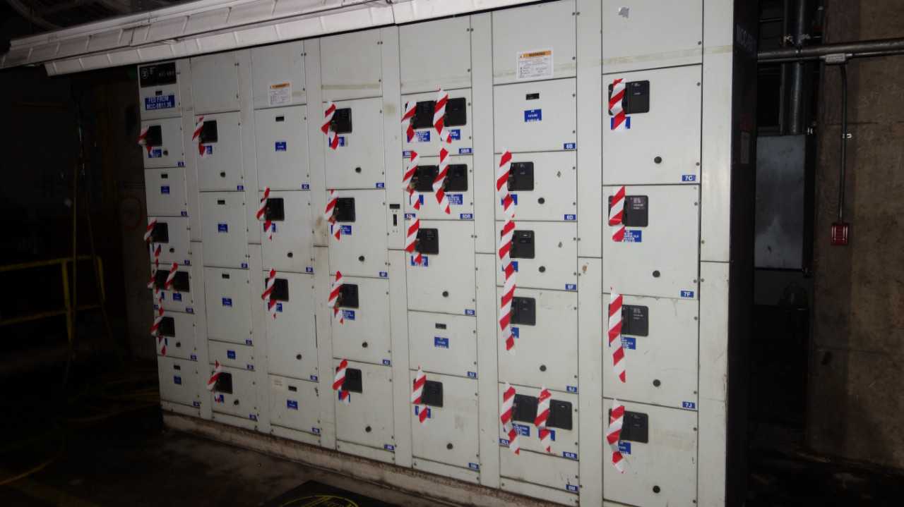 X7 VERTICAL SECTIONS OF WESTINGHOUSE MCC BUCKETS - MOTOR CONTROL CENTERS