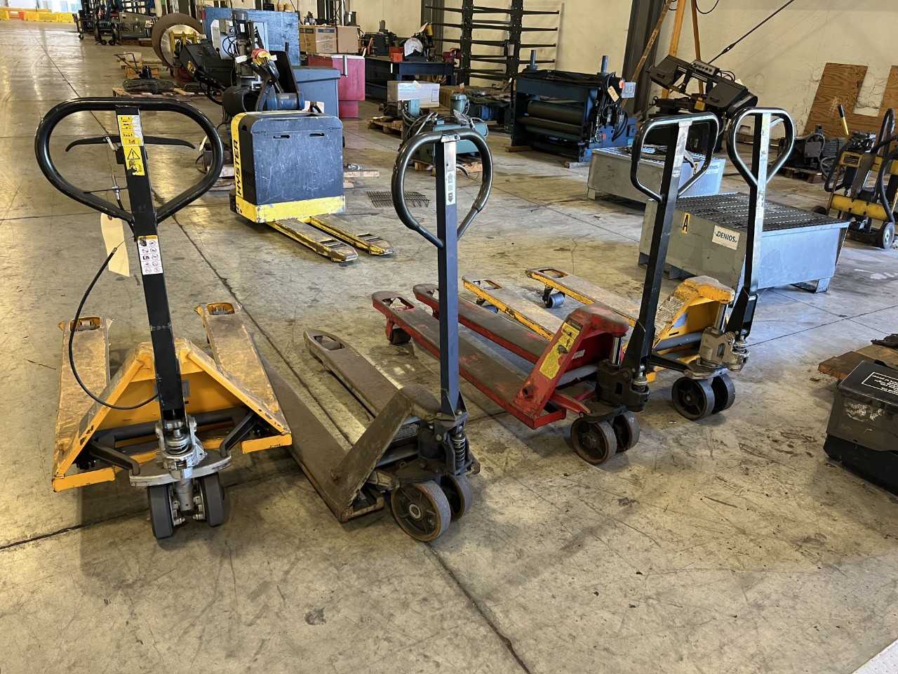 Lot of 4 manual pallet trucks 5500lbs - ELECTRIC POWER TOOLS