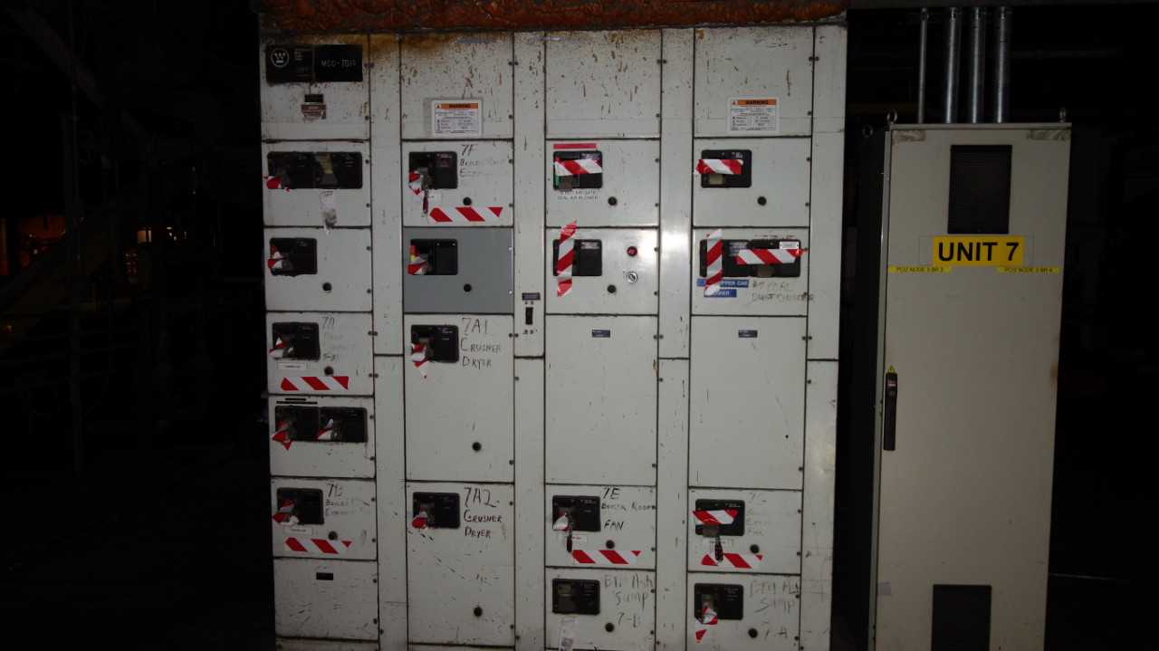 X4 VERTICAL SECTIONS OF WESTINGHOUSE MCC BUCKETS - MOTOR CONTROL CENTERS