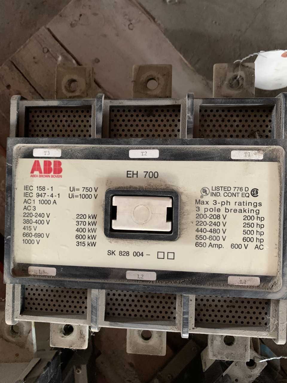 Lot of Two 500 HP ABB Contactors 600 Volt Max - CONTACTORS