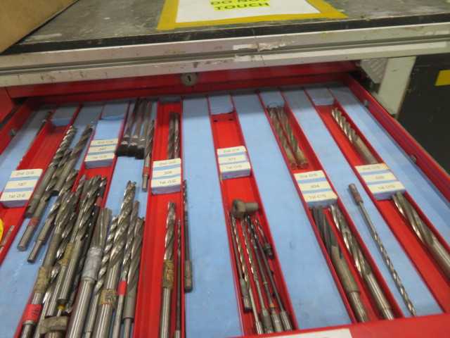 Wilton Vice, 7 Drawer Snap on with contents and aluminum Table - MISCELLANEOUS