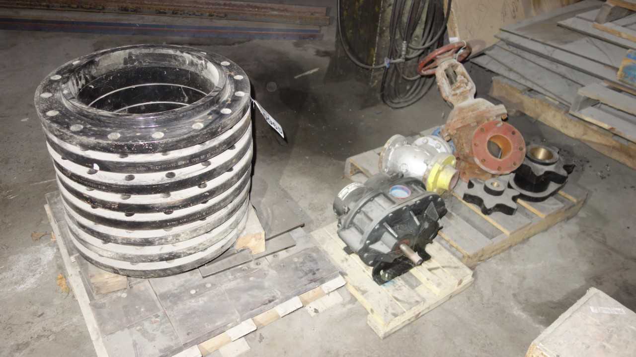 LOT OF 3 PALLETS OF ASSORTED VALVES, PUMPS, STEEL FLANGES - VALVES