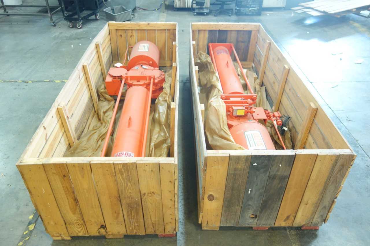 LOT OF 2 BETTIS T516-SR4CW PNEUMATIC VALVE ACTUATORS - VALVES