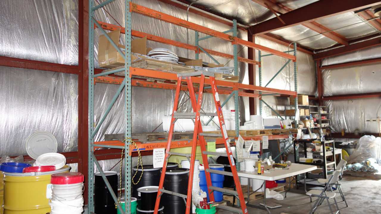 TEARDROP PALLET RACKING - 3X APPROX 16' UPRIGHTS - PALLET RACKING