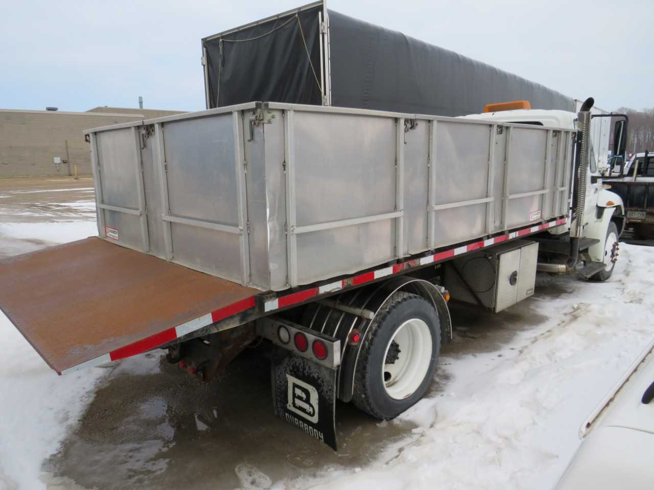 2004 INTERNATIONAL 4300 DT466 SBA TRUCK 4X2 ROLL OFF - HYDRO EXCAVATOR TRUCKS