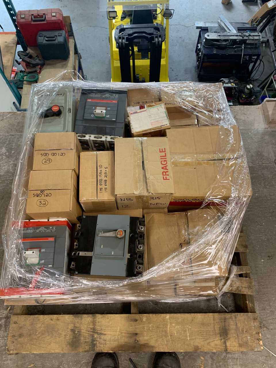 Assorted Pallet of Circuit Breakers - CIRCUIT BREAKERS
