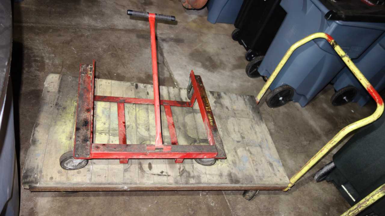 LOT OF 3 CARTS - ROLLING CARTS