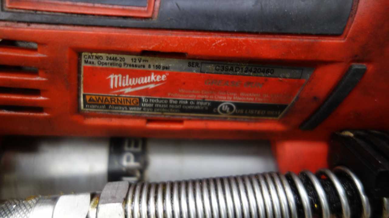 MILWAUKEE 2446-20 GREASE GUN 12V-DC - ELECTRIC POWER TOOLS