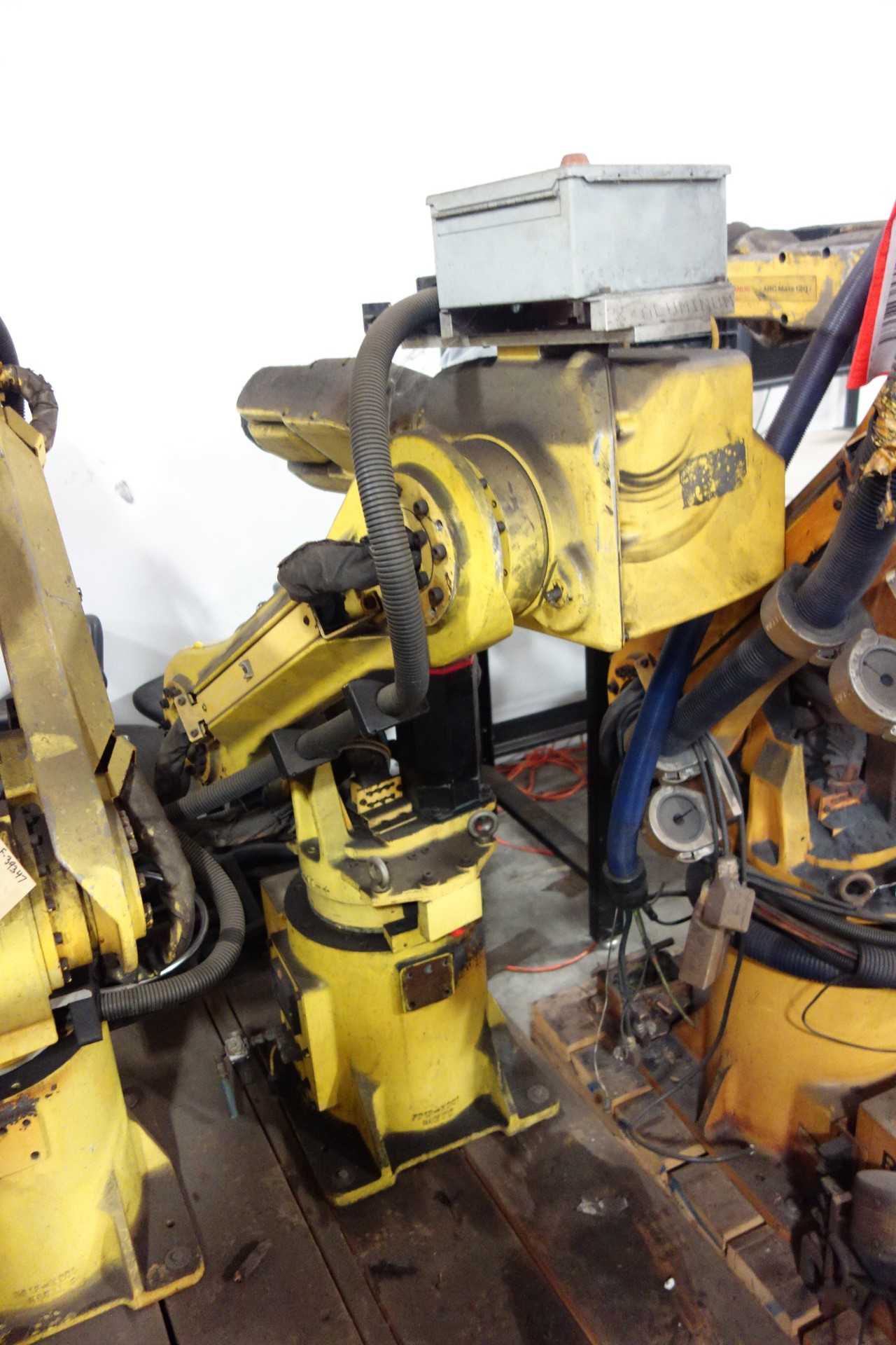 GE FANUC ROBOT ARM - INDUSTRIAL ROBOTS