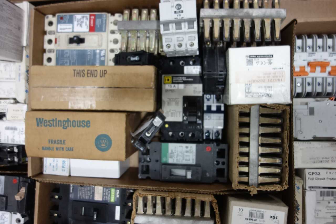 2 PALLETS OF ASSORTED CIRCUIT BREAKERS - CIRCUIT BREAKERS