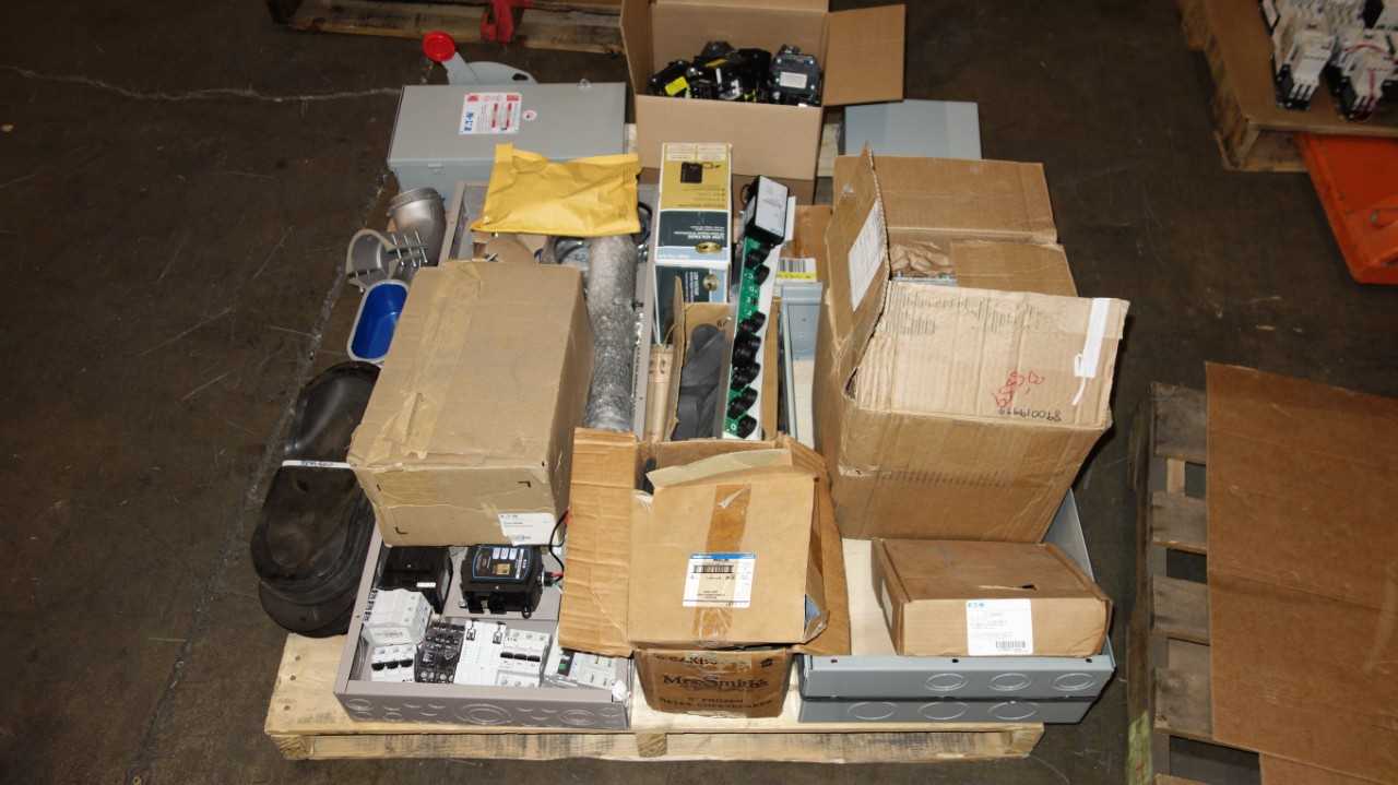 1 PALLET OF ASSORTED EATON ELECTRIC PARTS, BREAKERS - CIRCUIT BREAKERS