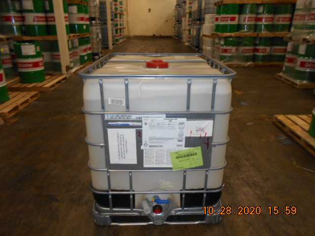 40 PALLETS OF CASTROL INDUSTRIAL LUBRICANTS - PALLET JACKS