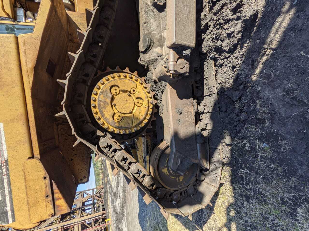 Caterpillar D7H Dozer - CRAWLER LOADERS