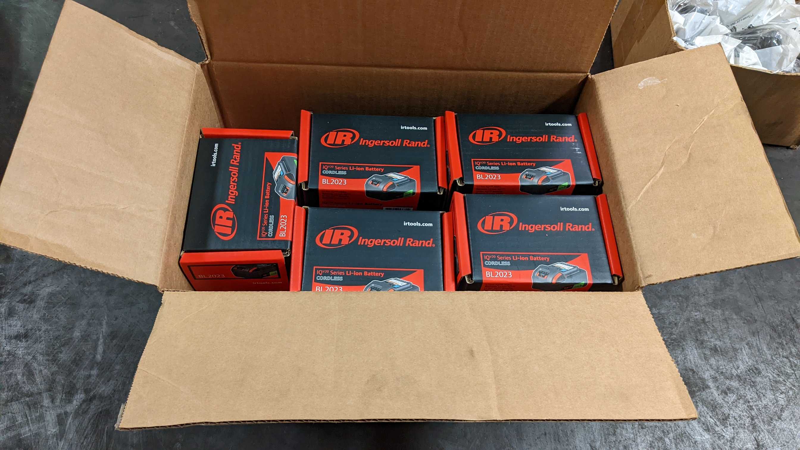 LOT OF POWER TOOL BATTERIES - ELECTRIC POWER TOOLS