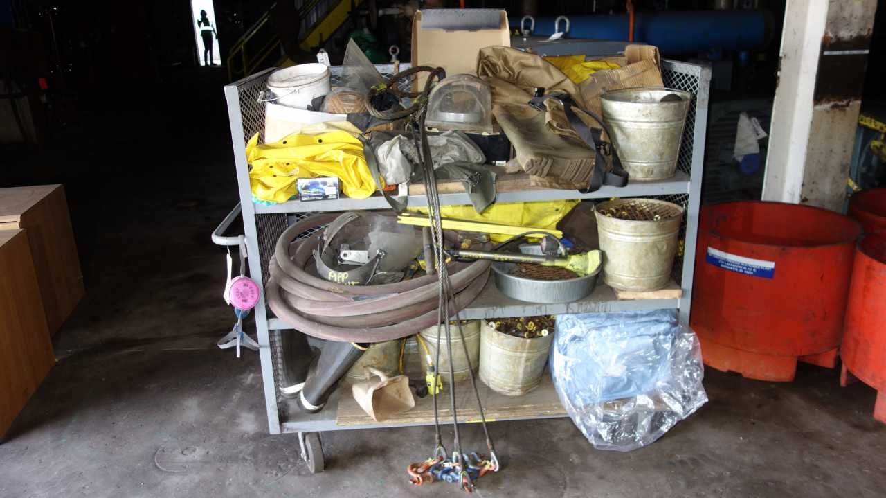 ASSORTED SAFETY GEAR, RIGGING, FASTENERS WITH CART - GEAR REDUCERS