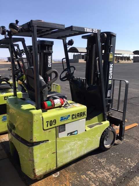 2000 Forklift, Clark, Model TMG-25, - FORKLIFTS