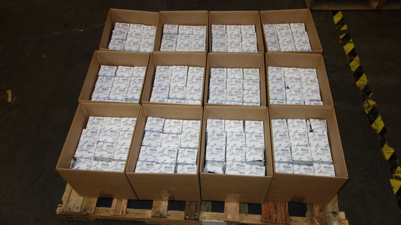 1 PALLET OF EATON PKZ0-XH-SOND539 DOOR COUPLING SWITCHES - TOOL STORAGE
