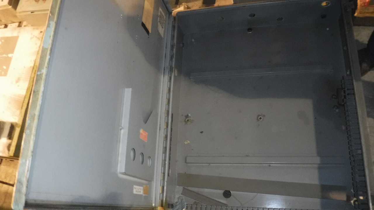 115 Amp SquareD Circuit Breaker with Enclosure - DISCONNECT SWITCHES