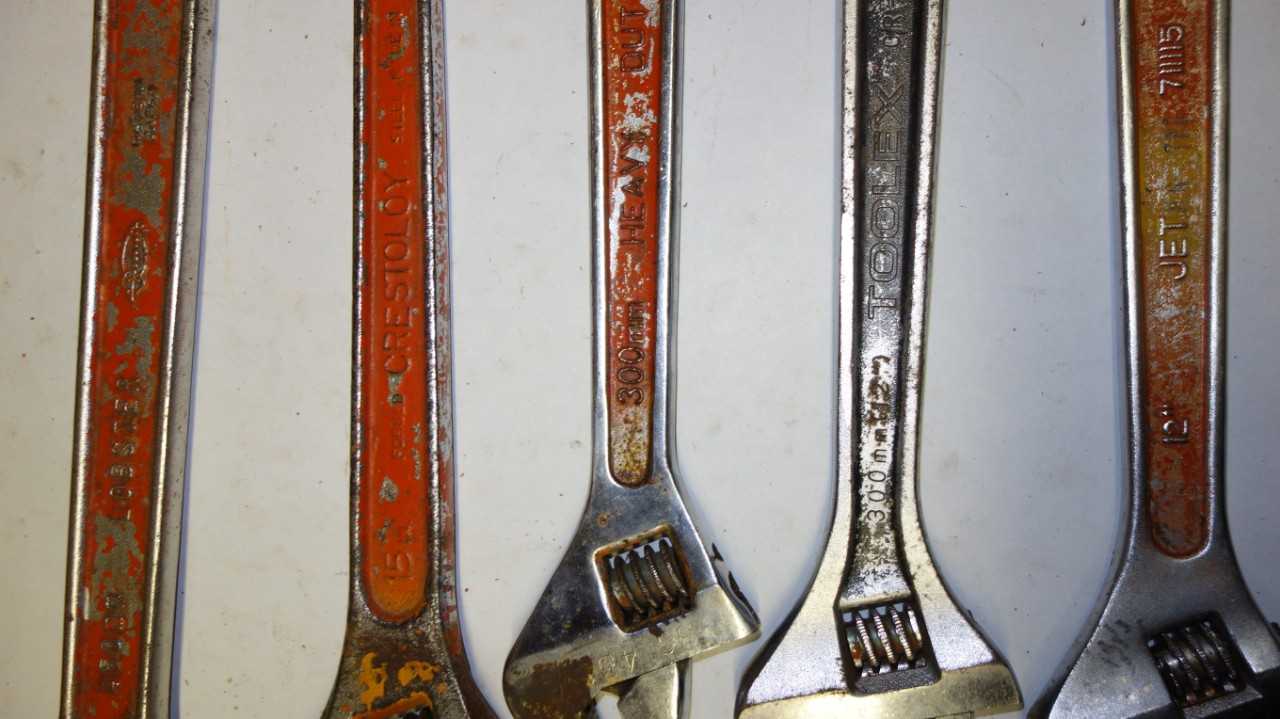 LOT OF 5 ASSORTED ADJUSTABLE CRESCENT WRENCHES - HAND TOOLS