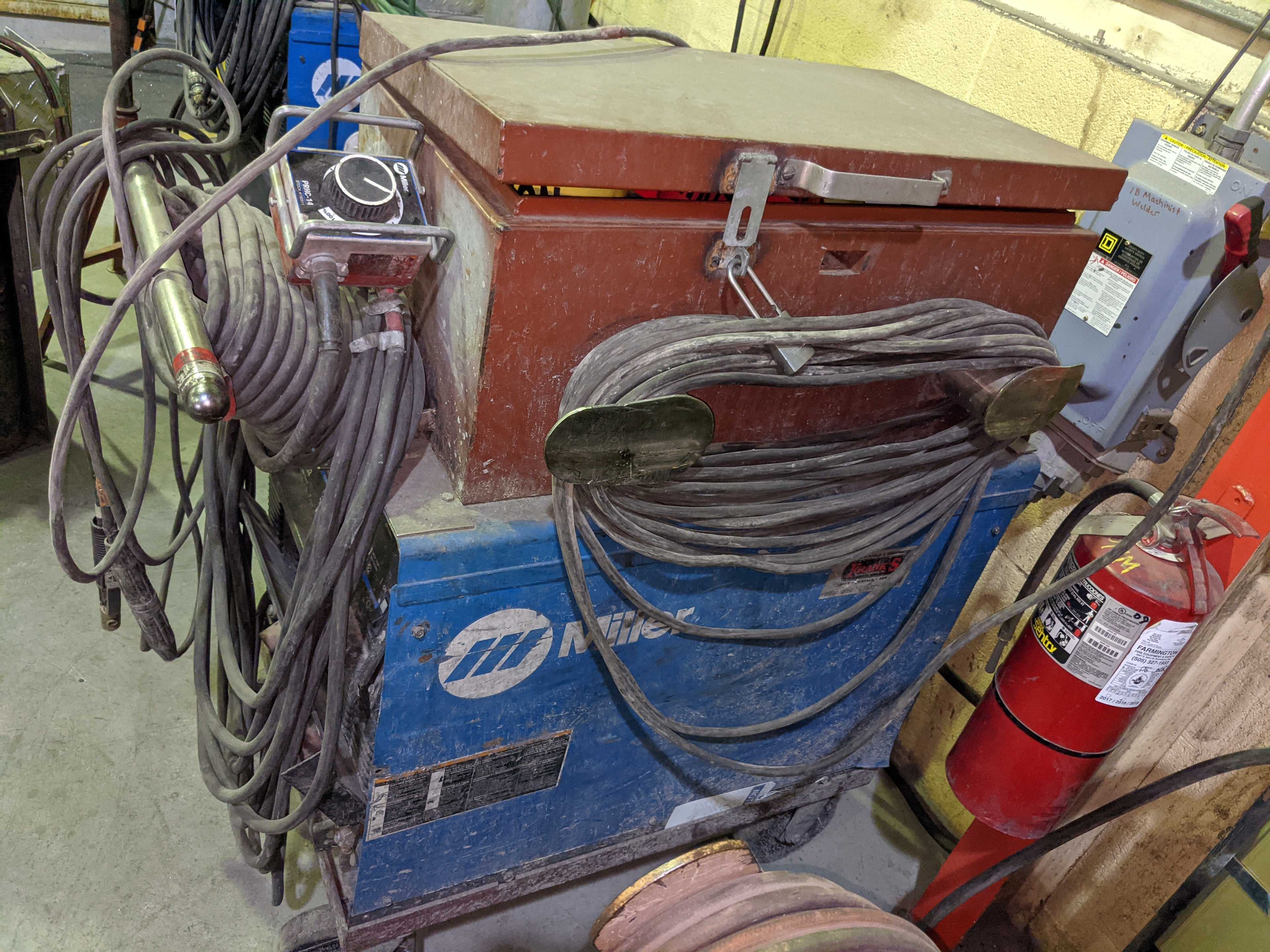 WELDER - WELDING EQUIPMENT