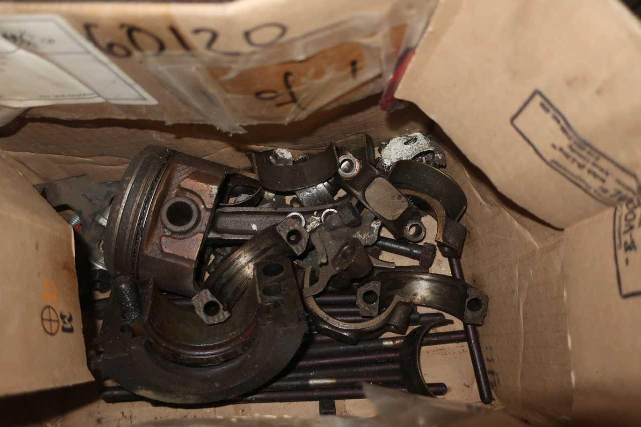 LOT OF ENGINE PARTS, MERCRUISER MARINE ENGINE 388CID