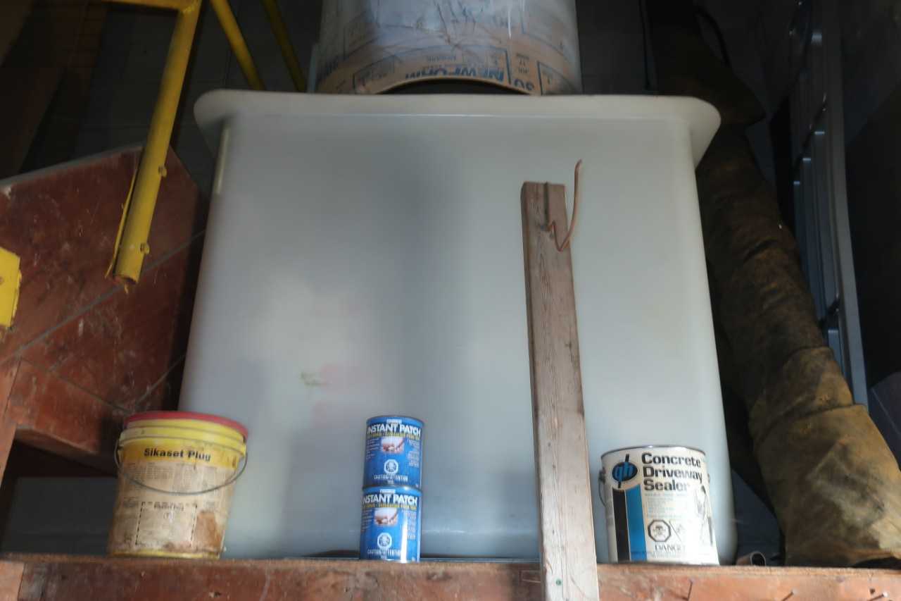 GROUNDED BOOM TRUCK LINER - CONSTRUCTION