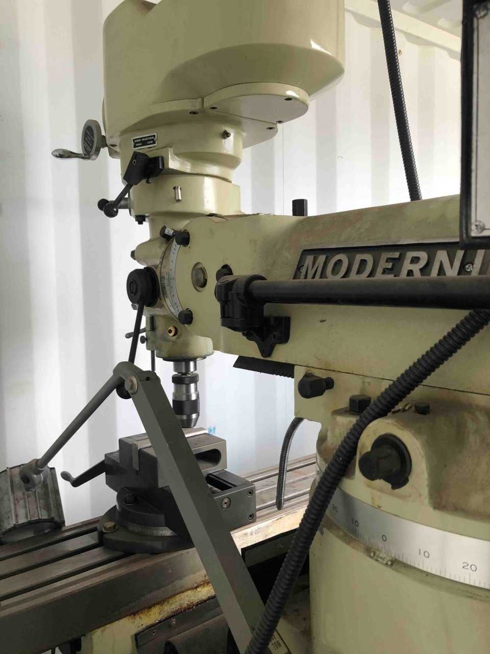 1999 Modern 2VS Milling Machine - MILLING MACHINES